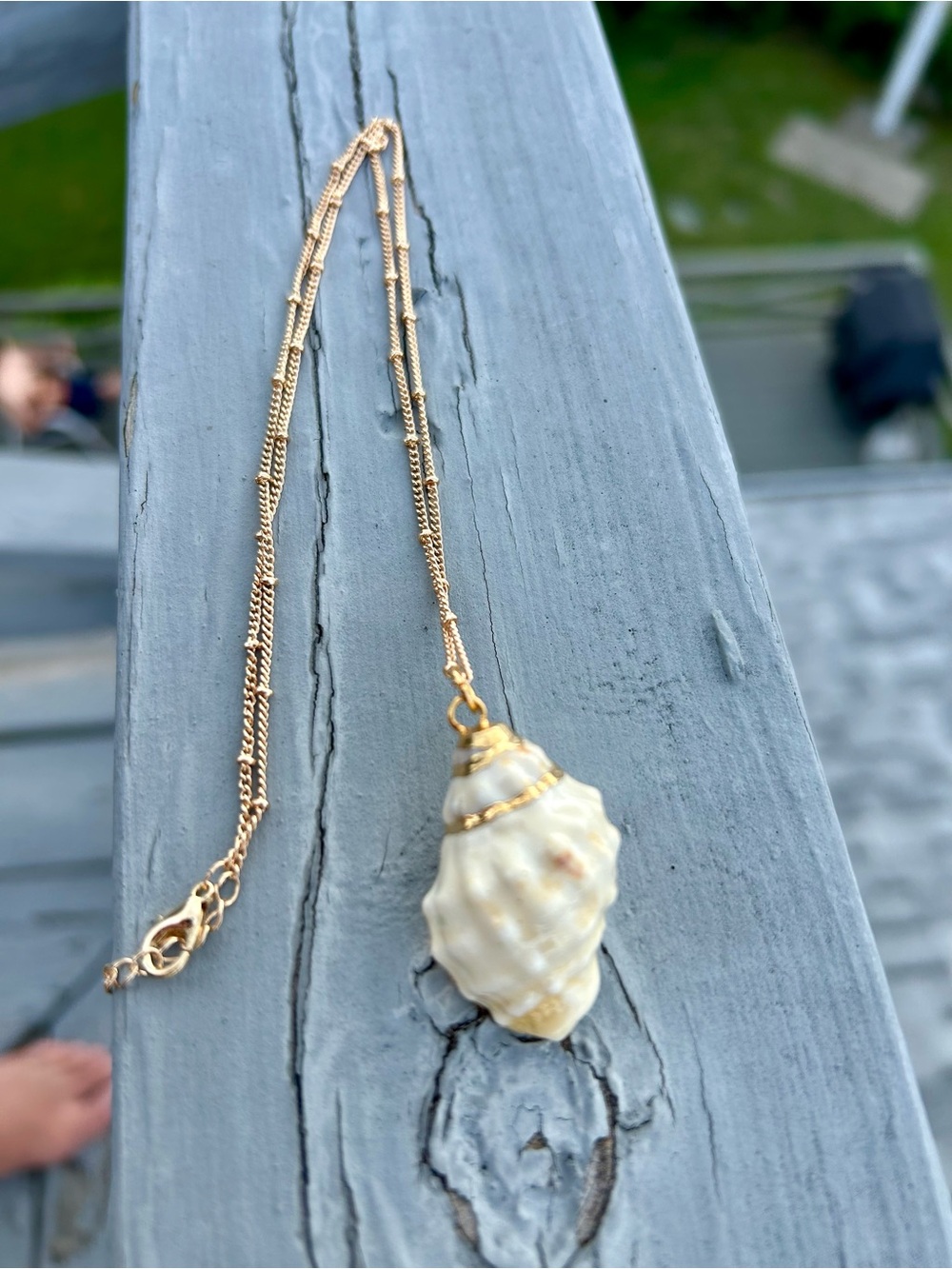 20” Gold Chain Necklace with White Shell Gold Accented Pendant